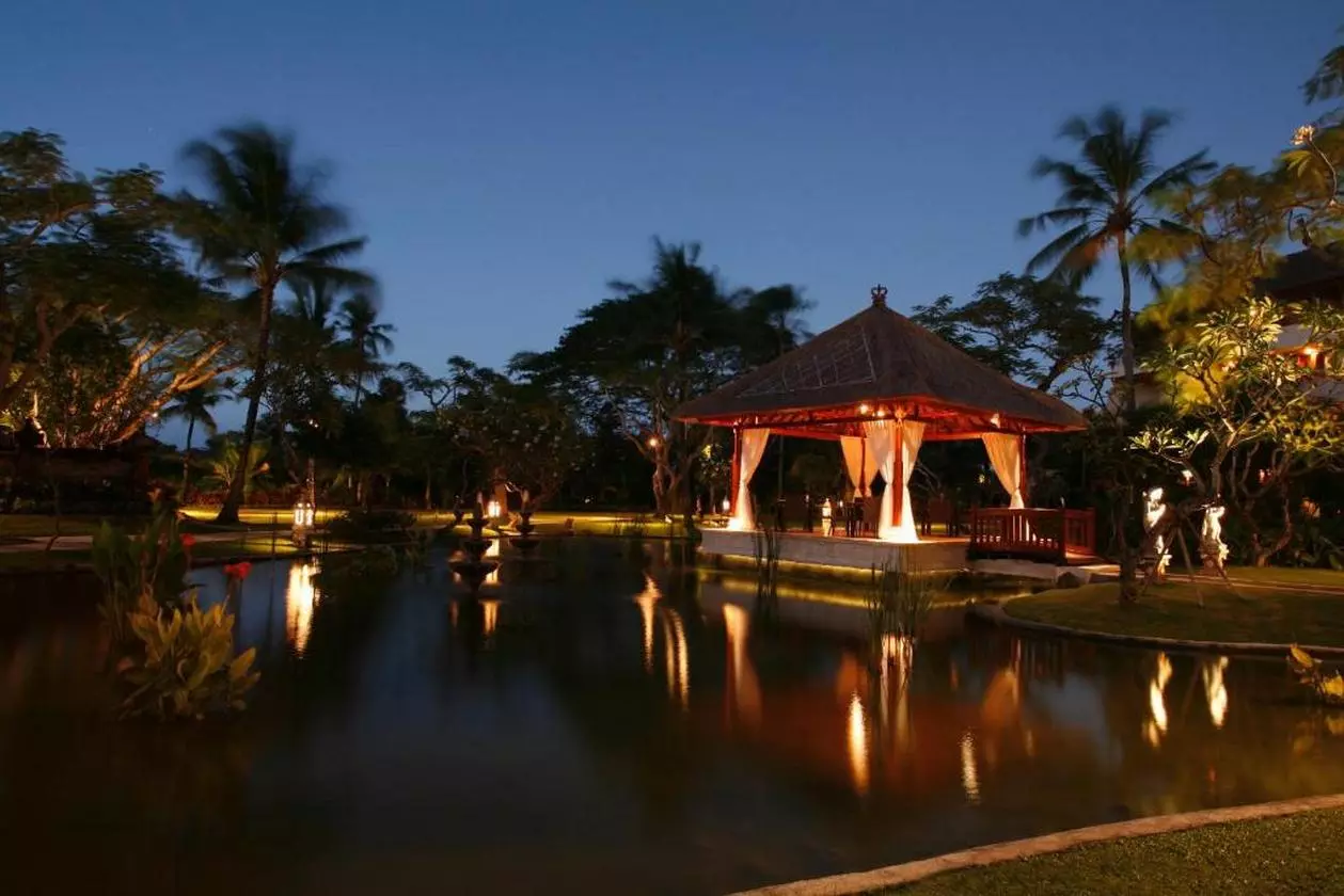 NUSADUA_SHAABVIZPARVAZ (4).jpg